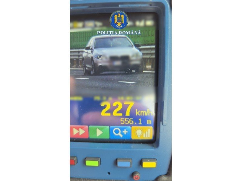 Sofer de BMW, prins in timp ce gonea cu 227 km/h pe Autostrada A0. A ramas fara permis pentru patru luni de zile