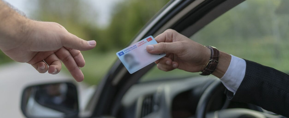 Soferii din Romania vor fi anuntati printr-un SMS ca urmeaza sa le expire permisul Soferii din Romania vor fi anuntati printr-un SMS ca urmeaza sa le expire permisul