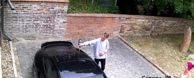 Sondaj: ce merita acest nesimtit care vandalizeaza un Porsche din invidie?