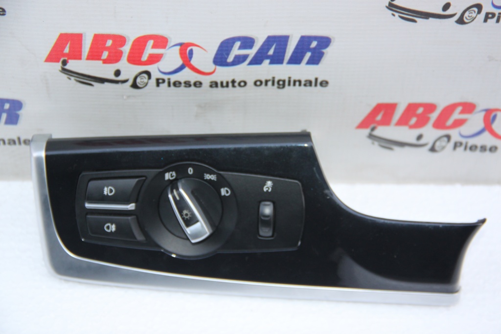 Spalator far stanga Audi Q5 8R cod: 8R0955101 model 2015