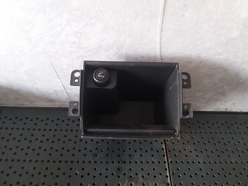 Spatiu depozitare cu bricheta suzuki swift 3 mz ez 7384162j1