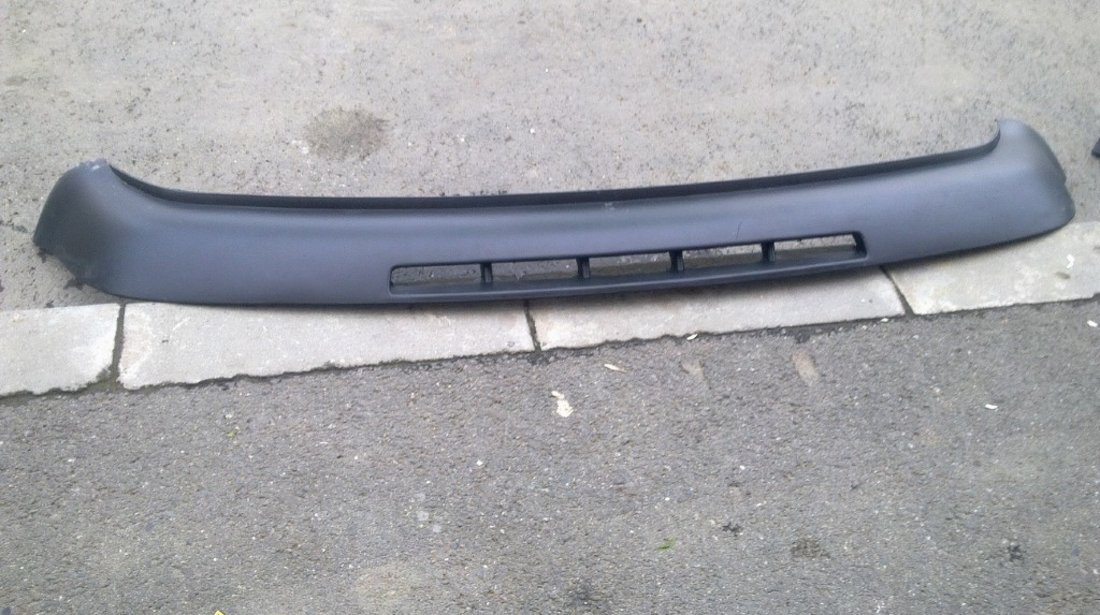 Spoiler inferior bara fata vw golf 4 2002