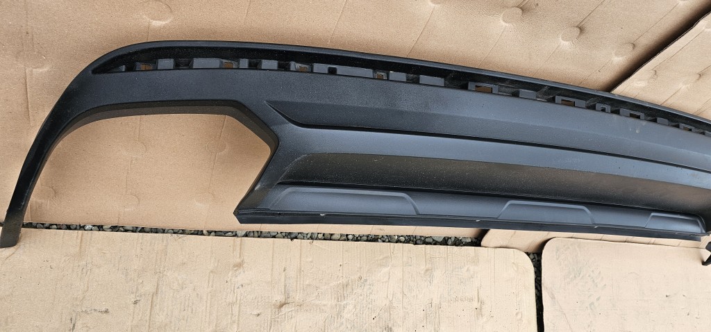 Spoiler inferior / Difuzor bara spate Vw Touareg 3 CR 2018 2019 2020 2021 2022