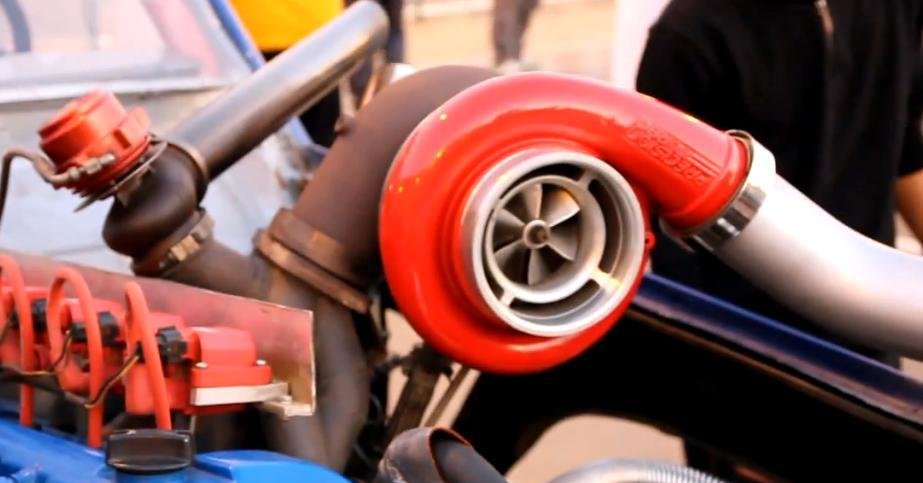 Sport national in Emiratele Arabe Unite: DragRacing pe dunele de nisip Sport national in Emiratele Arabe Unite: DragRacing pe dunele de nisip