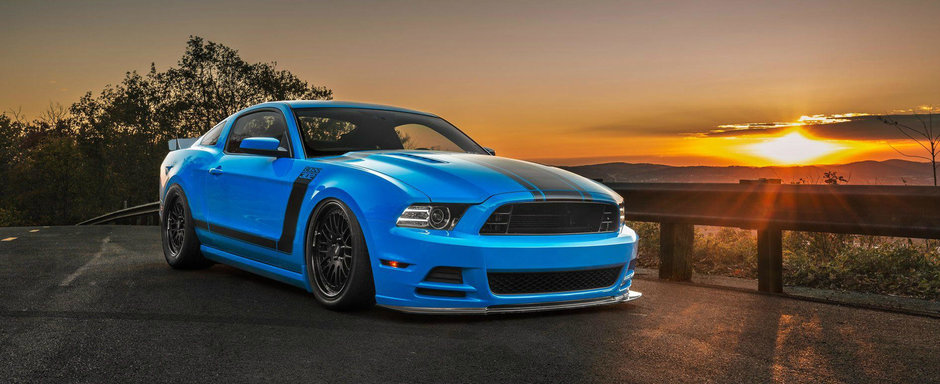 Sta la doar 2 centimetri de asfalt. Rar ti-e dat sa vezi un Mustang BOSS 302 in aceasta ipostaza Sta la doar 2 centimetri de asfalt. Rar ti-e dat sa vezi un Mustang BOSS 302 in aceasta ipostaza