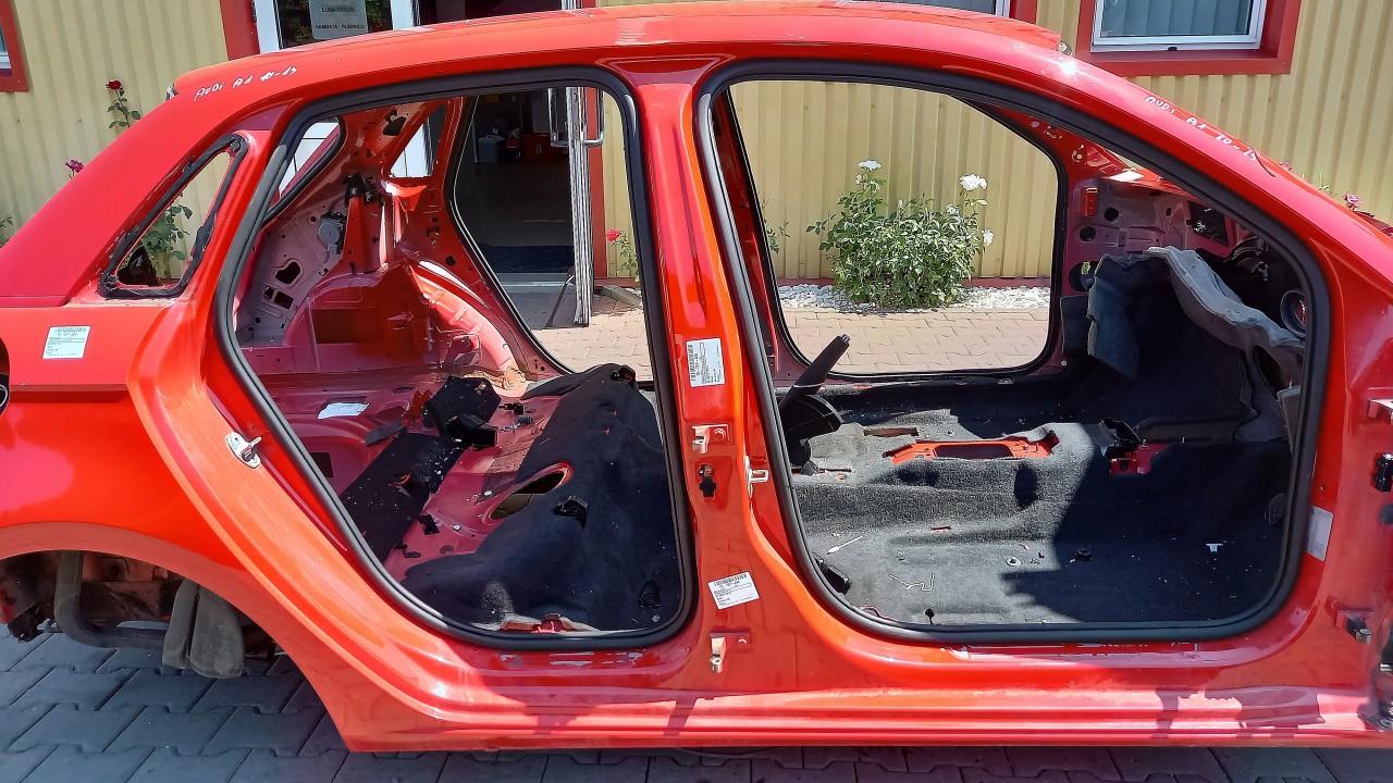 STALP MIJLOC DREAPTA AUDI A1 - - (2010 2014)