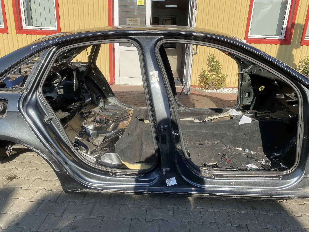 STALP MIJLOC DREAPTA AUDI A4 A4 - - (2012 2015)
