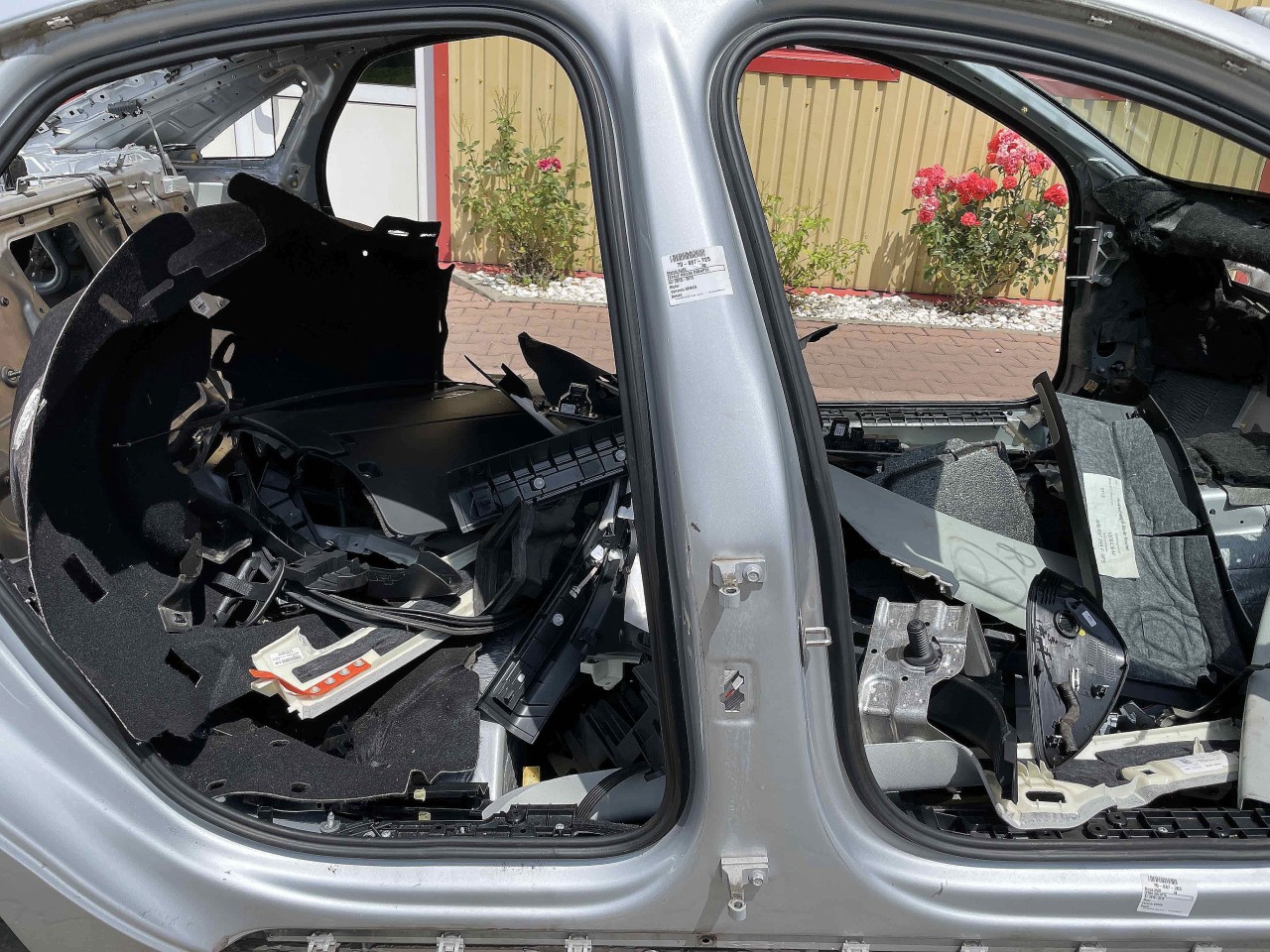 STALP MIJLOC DREAPTA AUDI A8 - - (2010 2013)