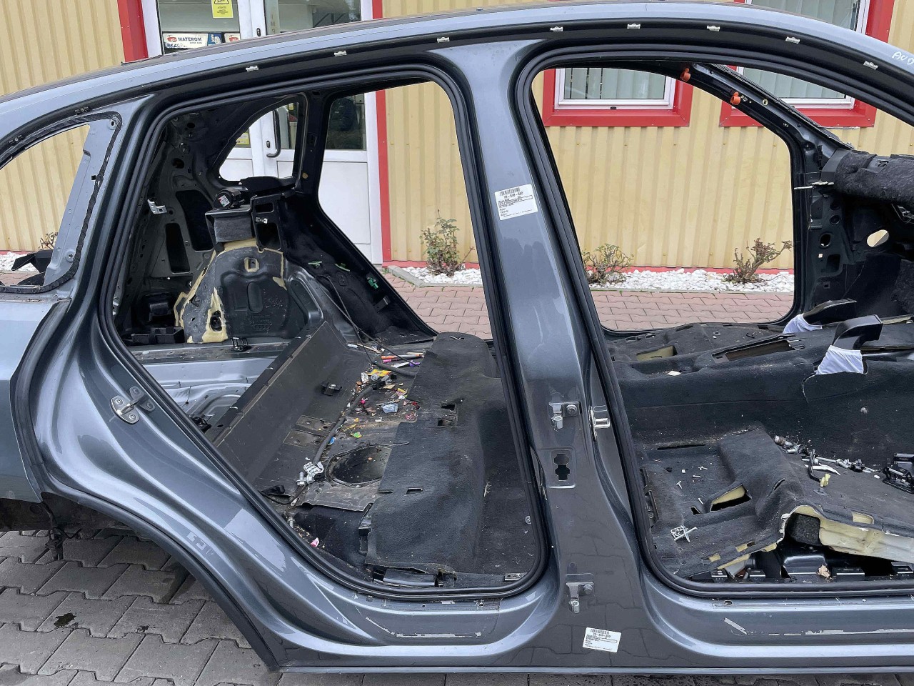 STALP MIJLOC DREAPTA AUDI Q5 Q5 - - (2008 2013)