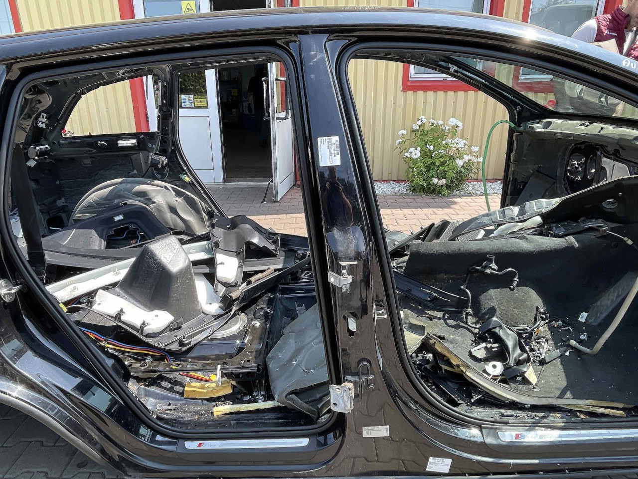 STALP MIJLOC DREAPTA AUDI Q7 - - (2010 2015)