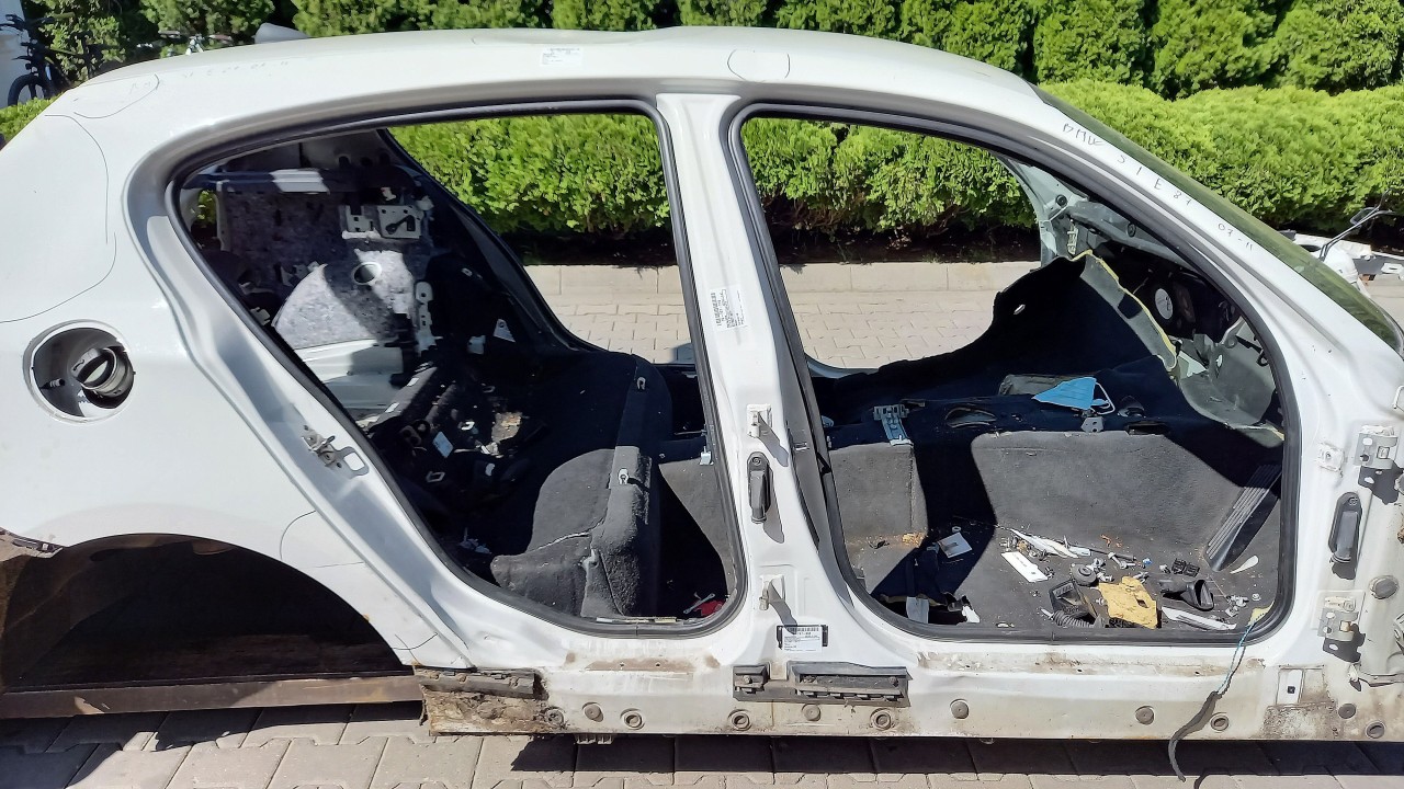 STALP MIJLOC DREAPTA BMW SERIA 1 E 87 - - (2007 2011)
