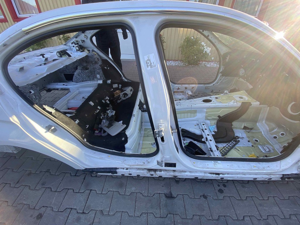 STALP MIJLOC DREAPTA BMW SERIA 3 E 90 - - (2007 2012)