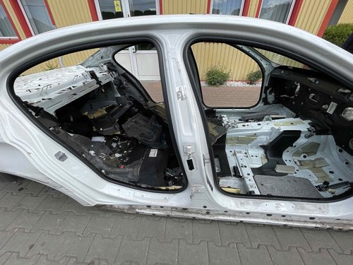 STALP MIJLOC DREAPTA BMW SERIA 5 F 10 - - (2014 2017)