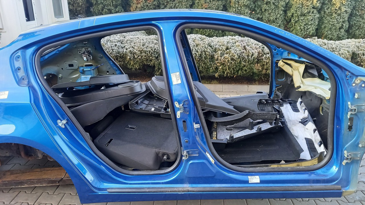 STALP MIJLOC DREAPTA CHEVROLET CRUZE - - (2008 2013)