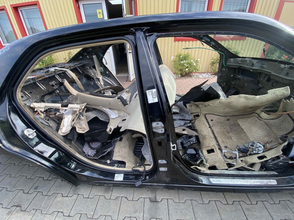 STALP MIJLOC DREAPTA CHRYSLER 300C - - (2011 2014)