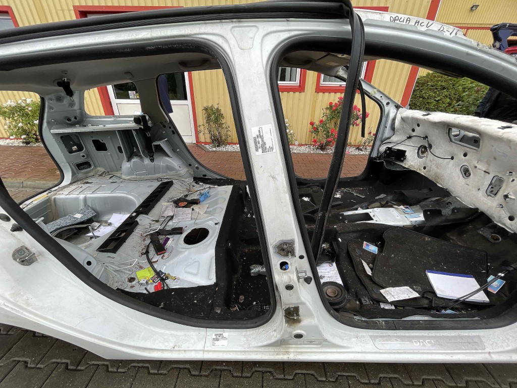 STALP MIJLOC DREAPTA DACIA LOGAN MCV - - (2012 2016)