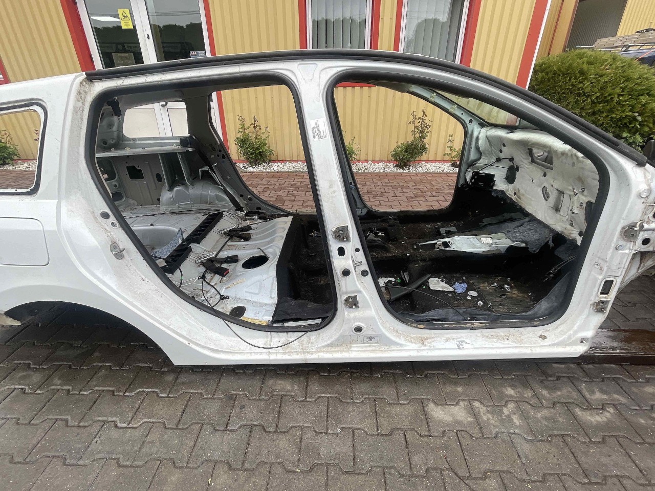 STALP MIJLOC DREAPTA DACIA LOGAN MCV LOGAN MCV - - (2012 2016)