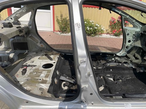 STALP MIJLOC DREAPTA FIAT LINEA LINEA - - (2007 2012)