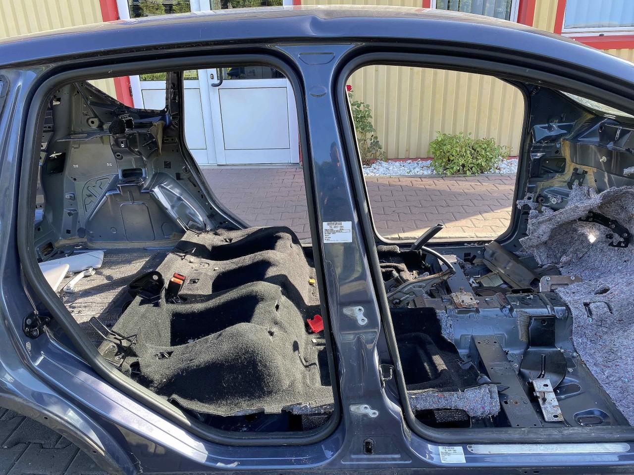 STALP MIJLOC DREAPTA FORD KUGA - - (2008 2012)