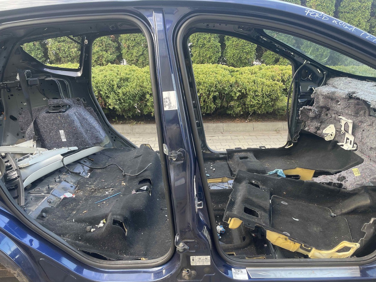STALP MIJLOC DREAPTA FORD KUGA - - (2012 2019)