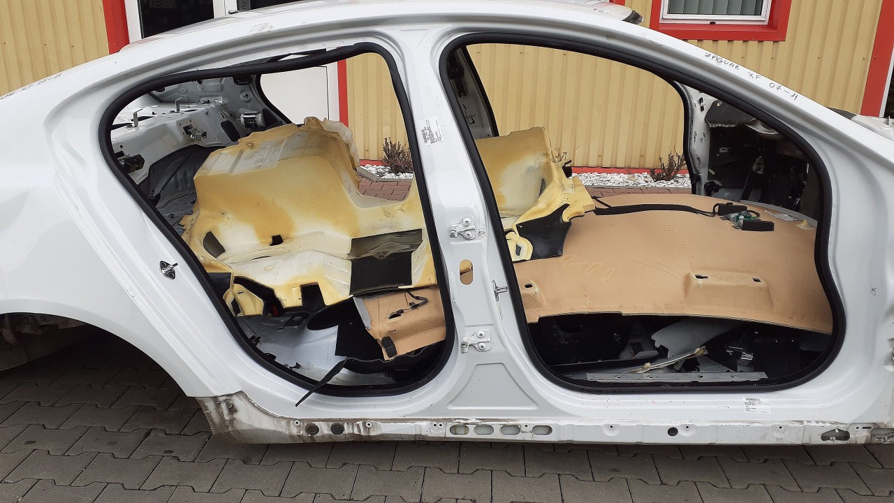 STALP MIJLOC DREAPTA JAGUAR XF - - (2007 2011)