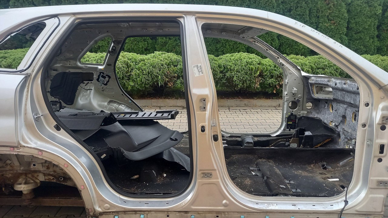 STALP MIJLOC DREAPTA KIA SORENTO - - (2009 2012)
