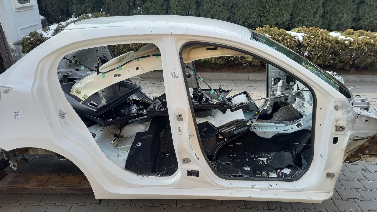 STALP MIJLOC DREAPTA MAZDA 2 2 - - (2014 2019)