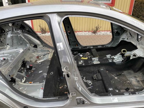 STALP MIJLOC DREAPTA MAZDA 3 - - (2013 2018)