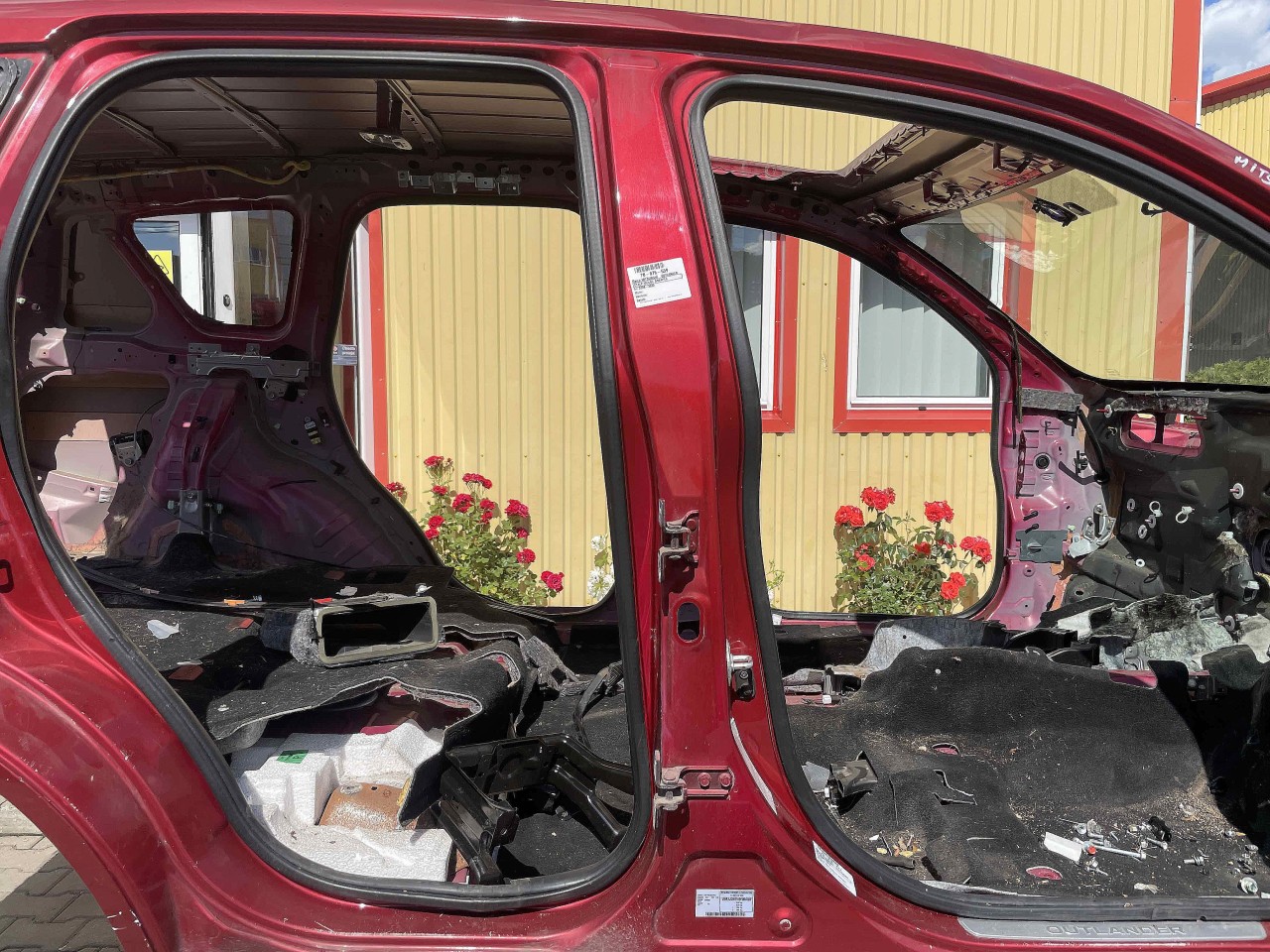 STALP MIJLOC DREAPTA MITSUBISHI OUTLANDER - - (2006 2012)