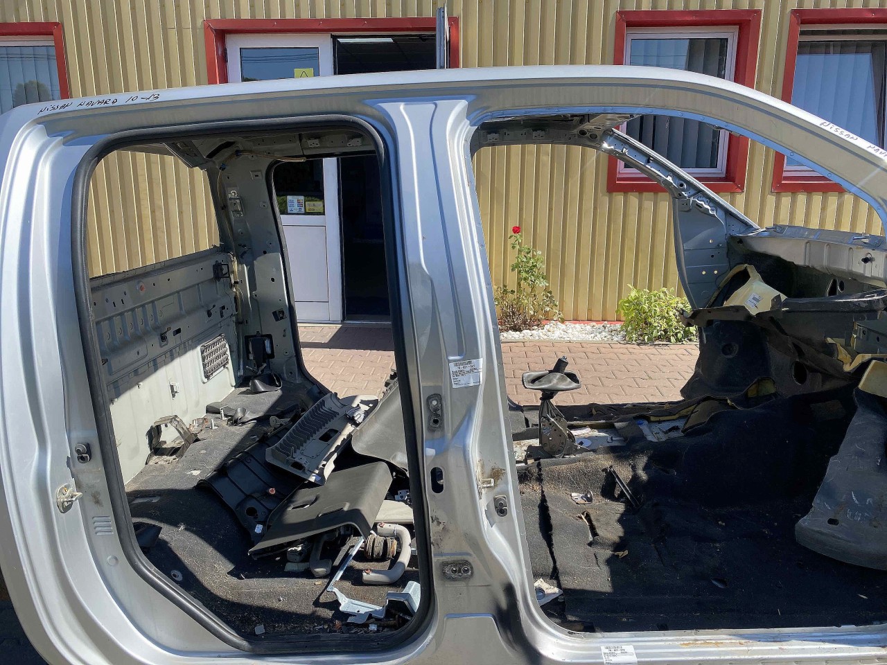 STALP MIJLOC DREAPTA NISSAN NAVARA - - (2010 2013)
