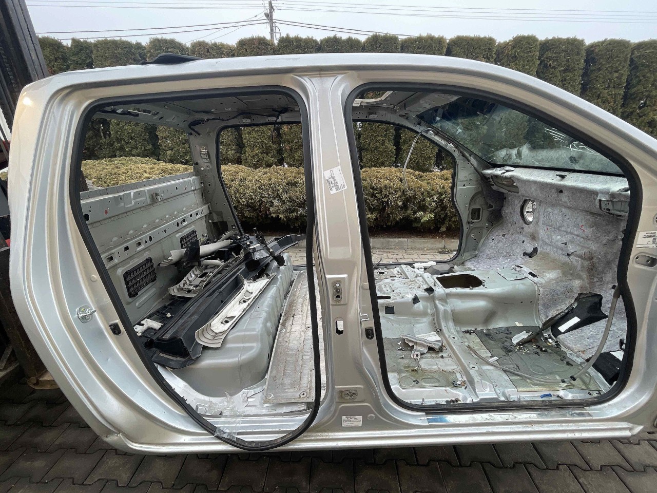 STALP MIJLOC DREAPTA NISSAN NAVARA NAVARA - - (2015 2019)