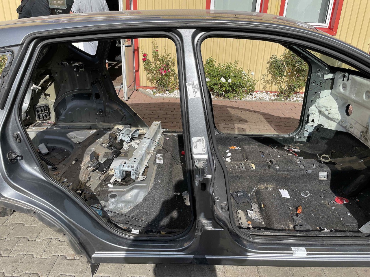 STALP MIJLOC DREAPTA NISSAN QASHQAI - - (2010 2014)