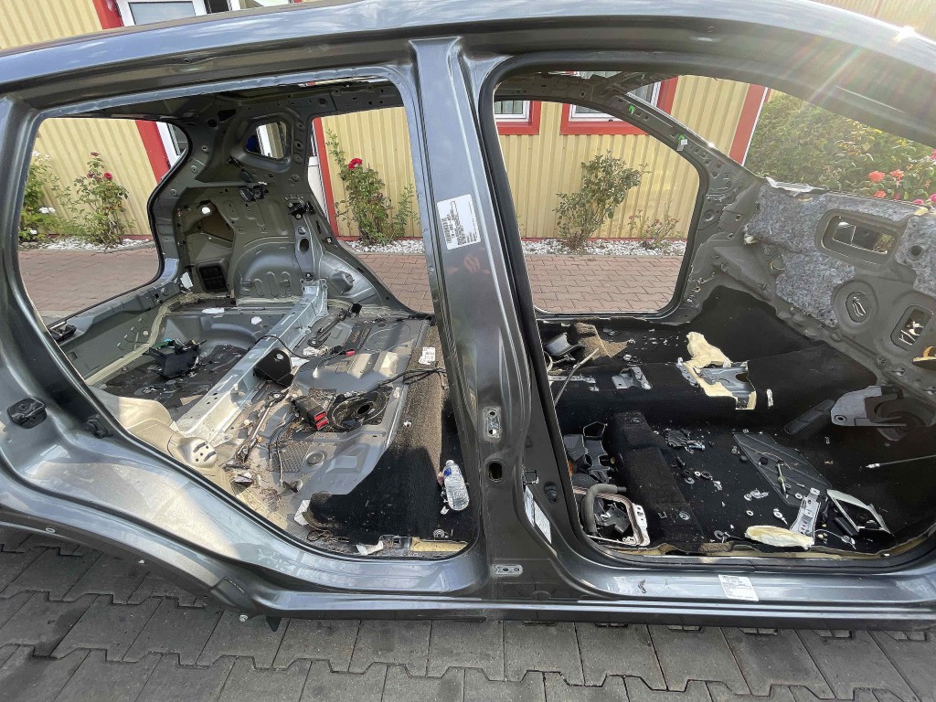 STALP MIJLOC DREAPTA NISSAN QASHQAI - - (2013 2017)