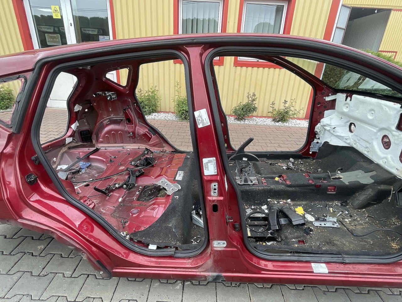 STALP MIJLOC DREAPTA NISSAN QASHQAI QASHQAI - - (2010 2014)