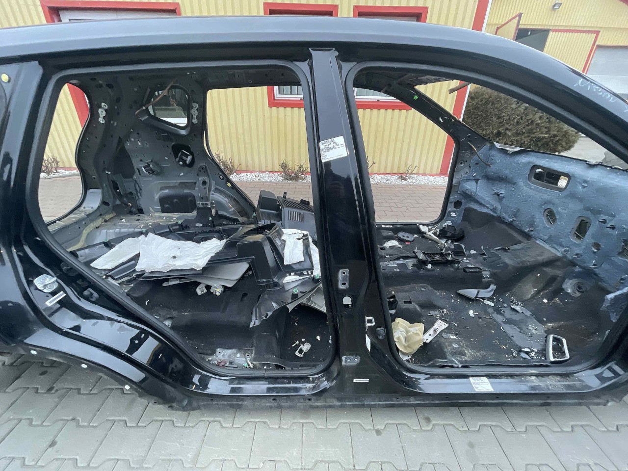 STALP MIJLOC DREAPTA NISSAN X-TRAIL - - (2014 2018)