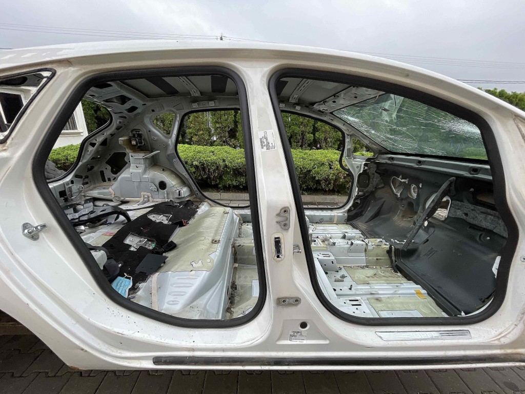 STALP MIJLOC DREAPTA OPEL ASTRA J - - (2009 2012)