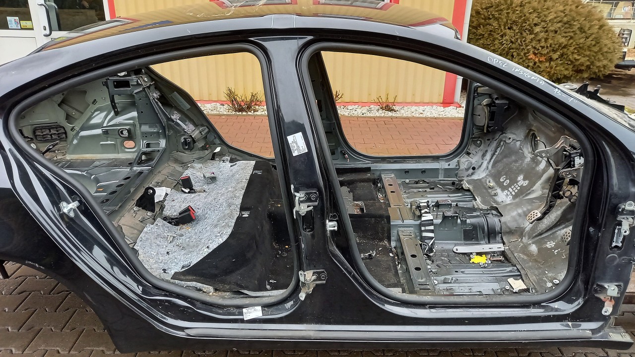 STALP MIJLOC DREAPTA OPEL INSIGNIA - - (2013 2017)
