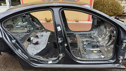 STALP MIJLOC DREAPTA OPEL INSIGNIA - - (2013 2017)