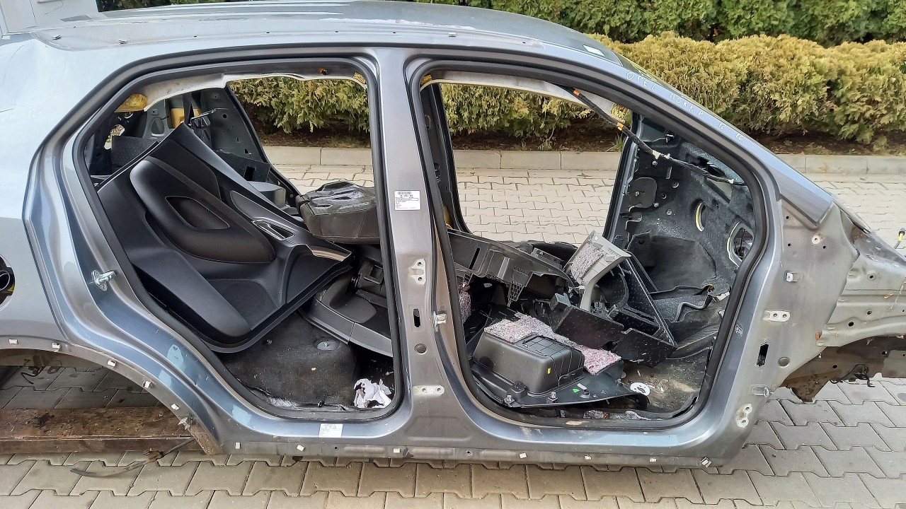STALP MIJLOC DREAPTA OPEL MOKKA - - (2012 2016)
