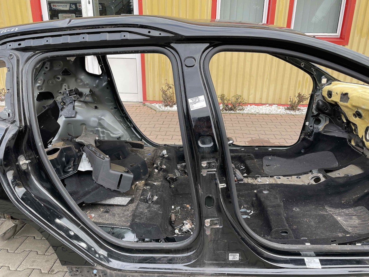 STALP MIJLOC DREAPTA PEUGEOT 2008 2008 - - (2013 2018)