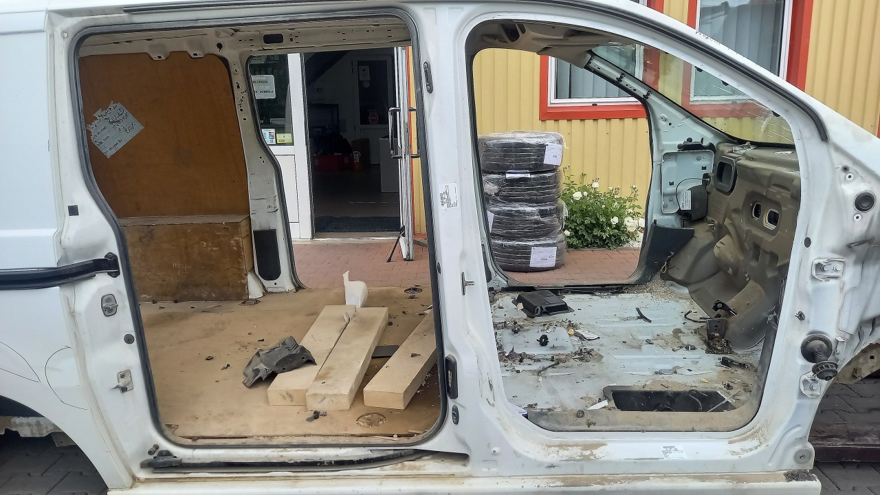 STALP MIJLOC DREAPTA PEUGEOT EXPERT - - (2007 2012)