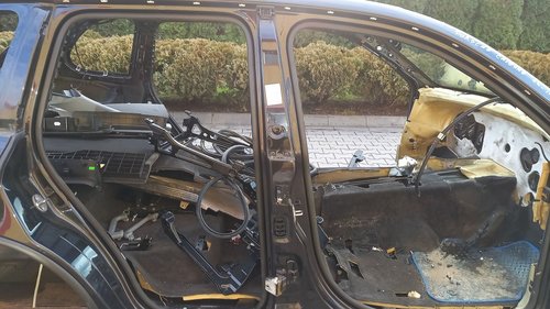 STALP MIJLOC DREAPTA PORSCHE CAYENNE - - (2003 2010)