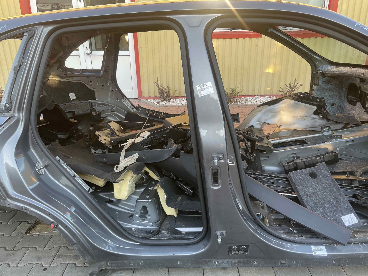 STALP MIJLOC DREAPTA PORSCHE CAYENNE - - (2011 2018)