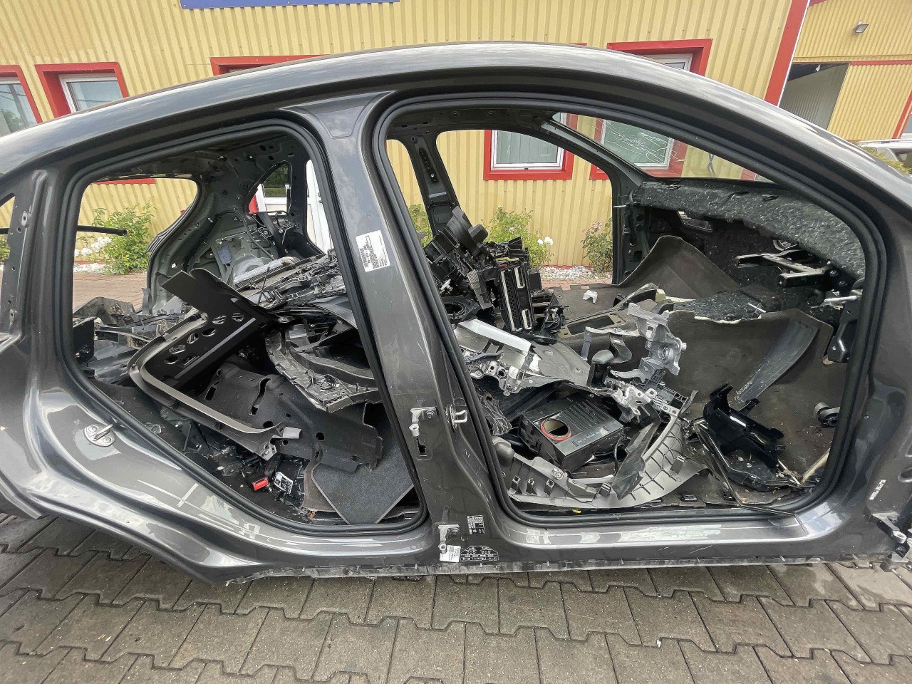 STALP MIJLOC DREAPTA PORSCHE MACAN S - - (2014 2018)