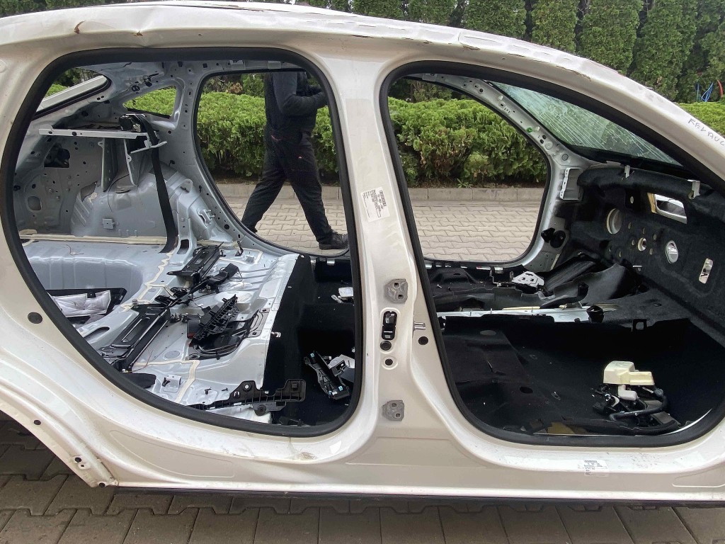 STALP MIJLOC DREAPTA RENAULT ARKANA - - (2019 2022)