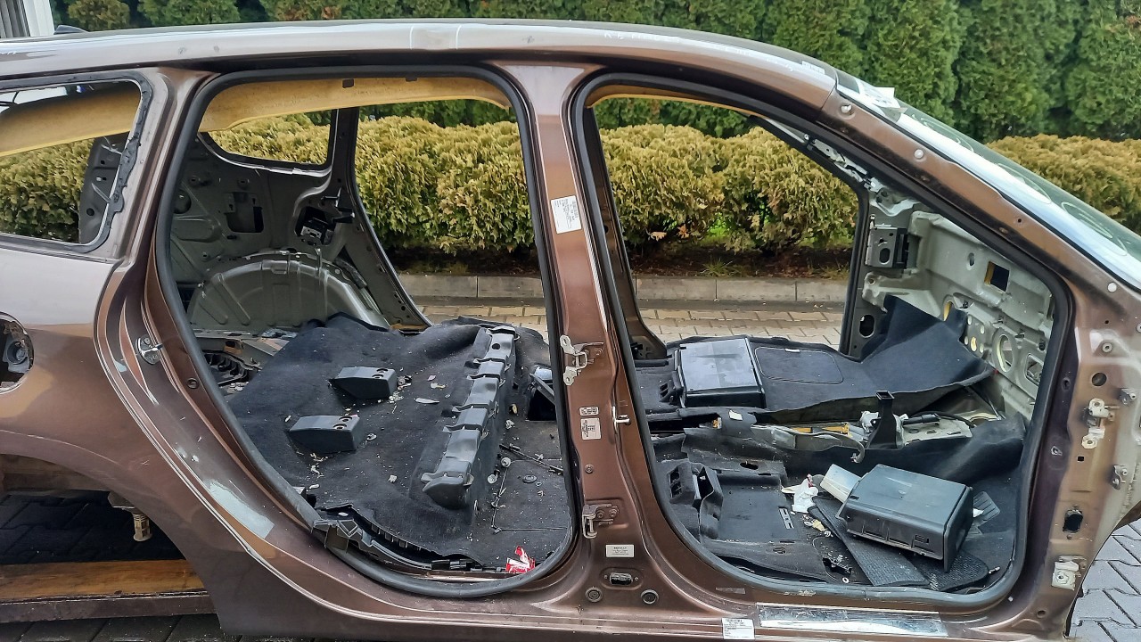 STALP MIJLOC DREAPTA RENAULT SCENIC - - (2009 2013)
