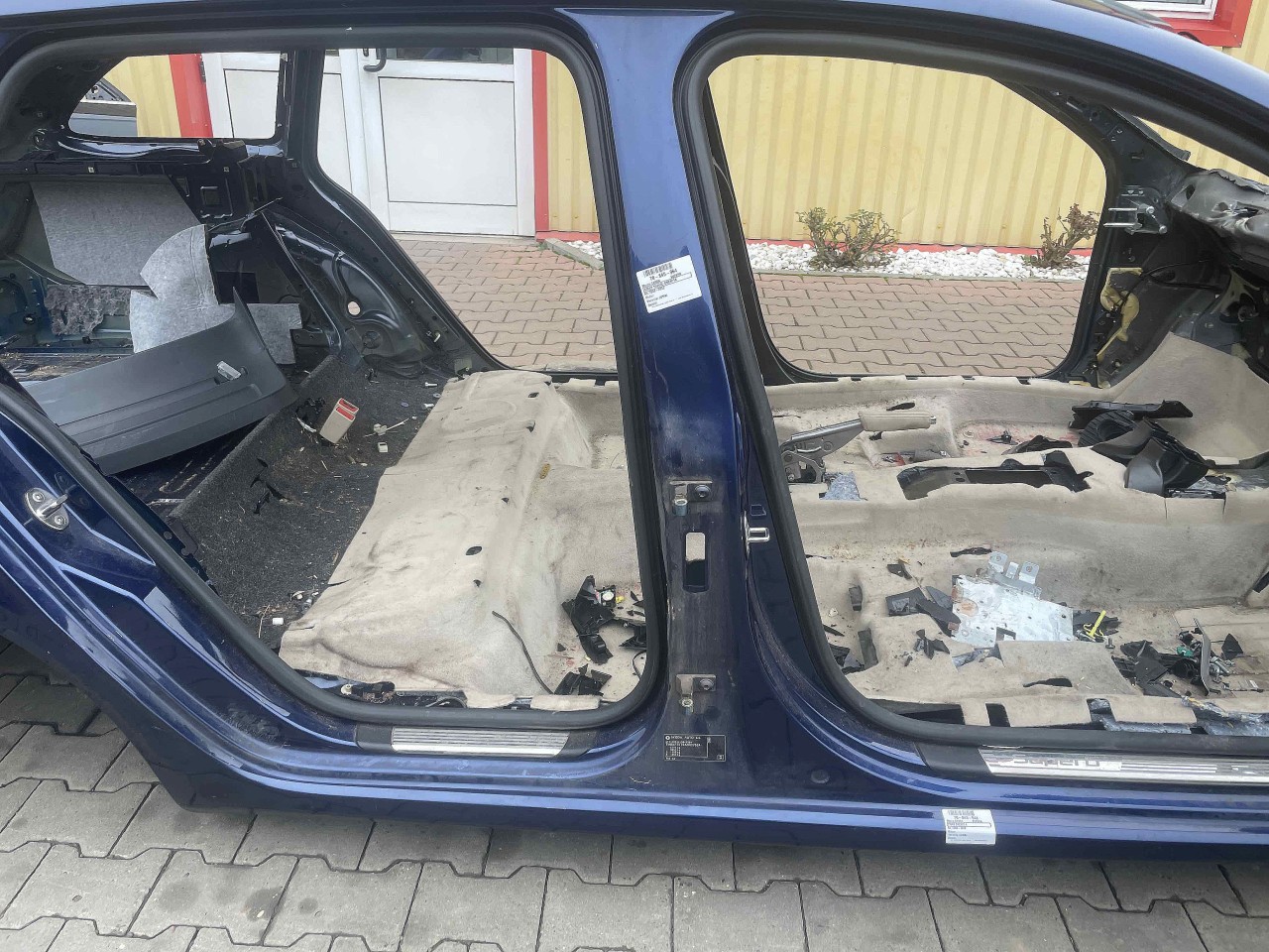 STALP MIJLOC DREAPTA SKODA SUPERB - - (2008 2013)