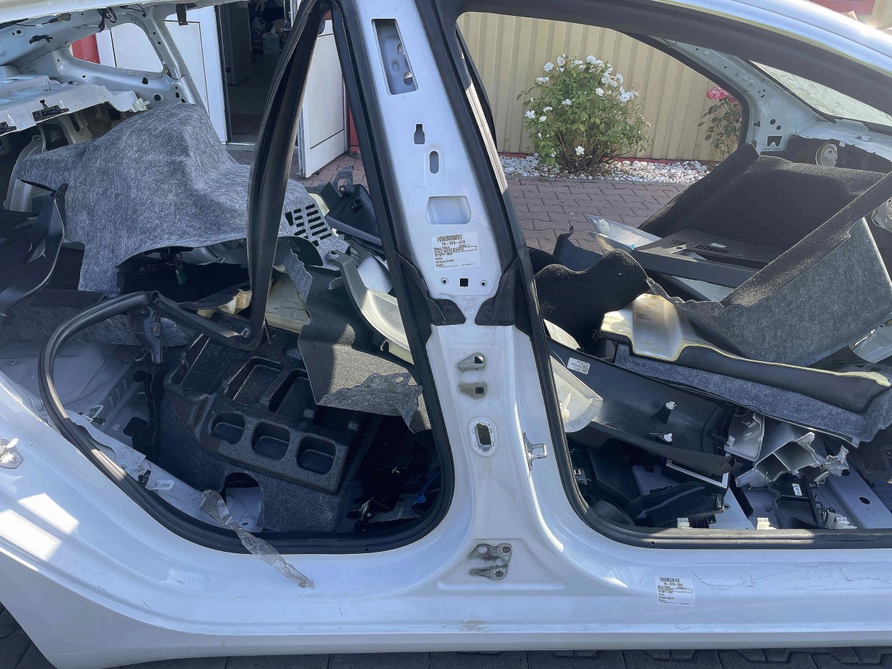 STALP MIJLOC DREAPTA TESLA MODEL 3 - - (2017 2023)