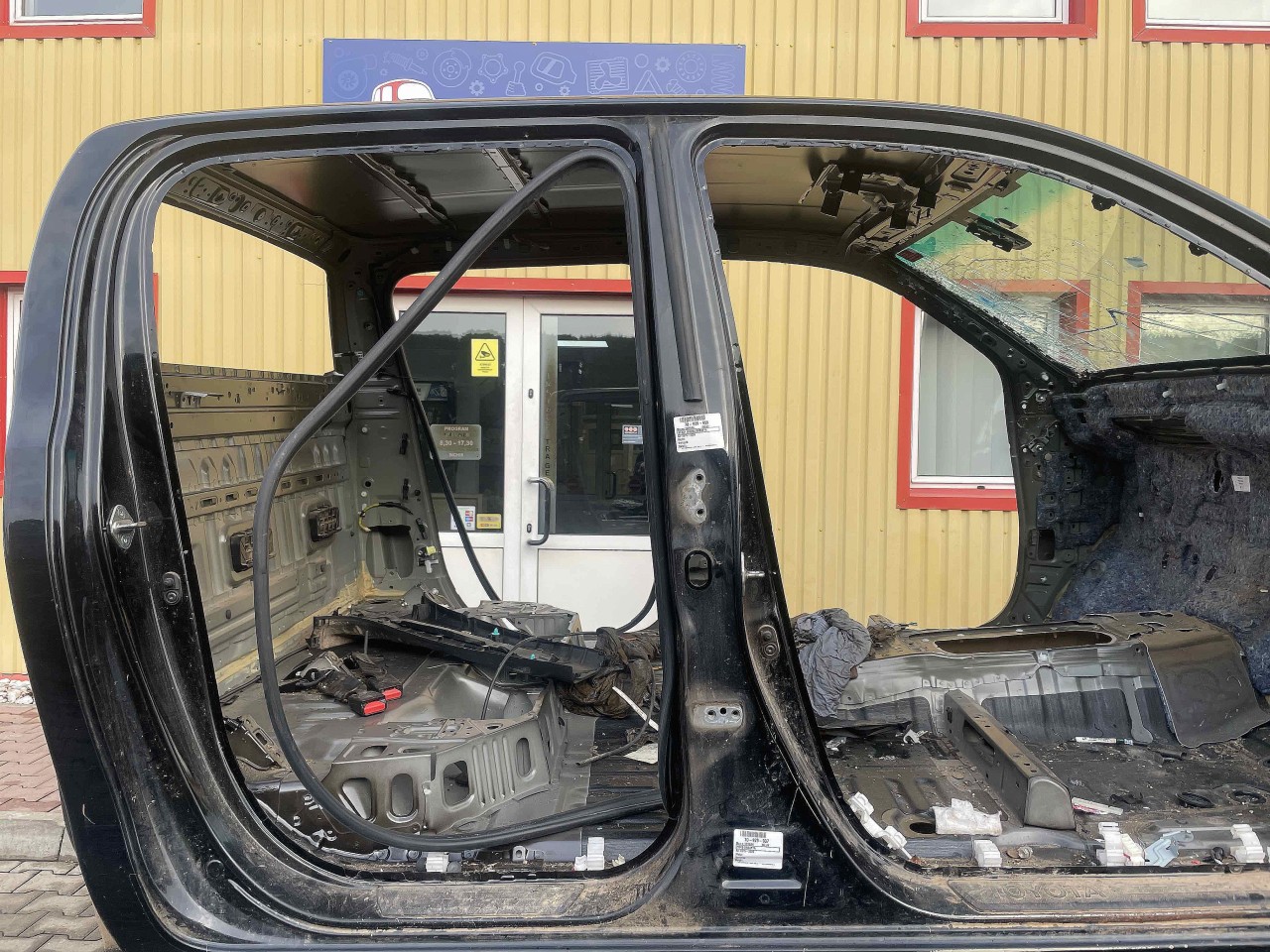 STALP MIJLOC DREAPTA TOYOTA HILUX - - (2015 2020)