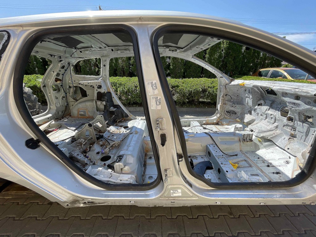 STALP MIJLOC DREAPTA VOLVO XC 60 - - (2008 2013)